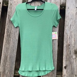 LuLaRoe Classic T Lg